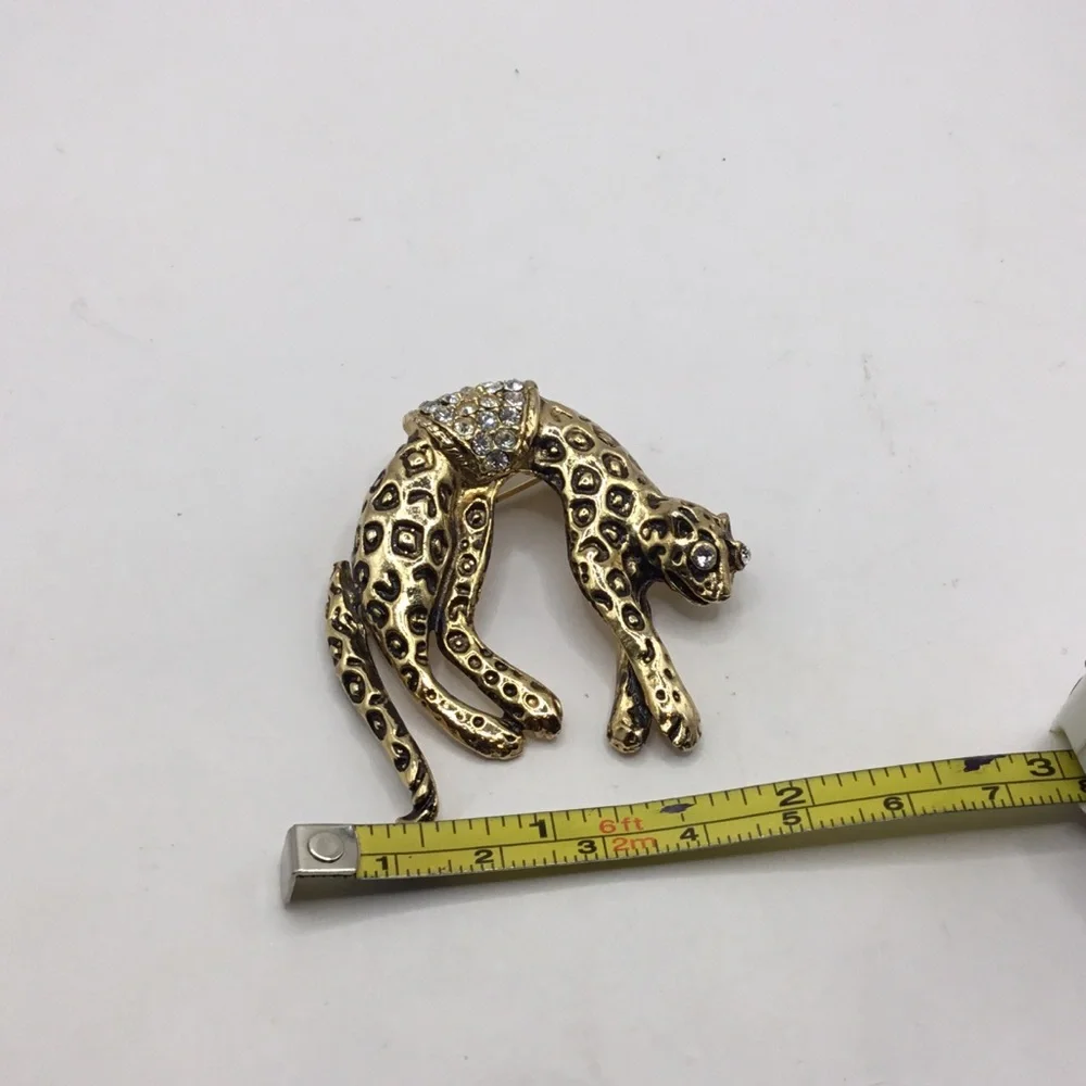 Vintage Gold Tone Lazy Leopard Rhinestone Articulated Brooch - Picture 3 of 4